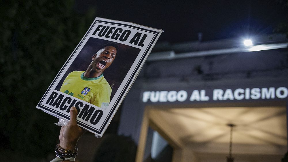Brazilians protest outside Spanish consulate after Vinicius Júnior's r